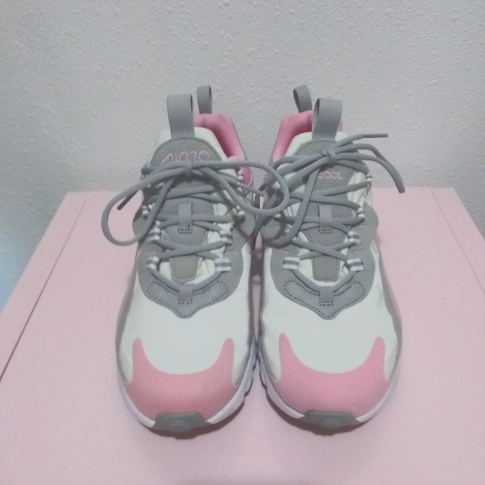 Girls youth size 5.5 Nike shoes